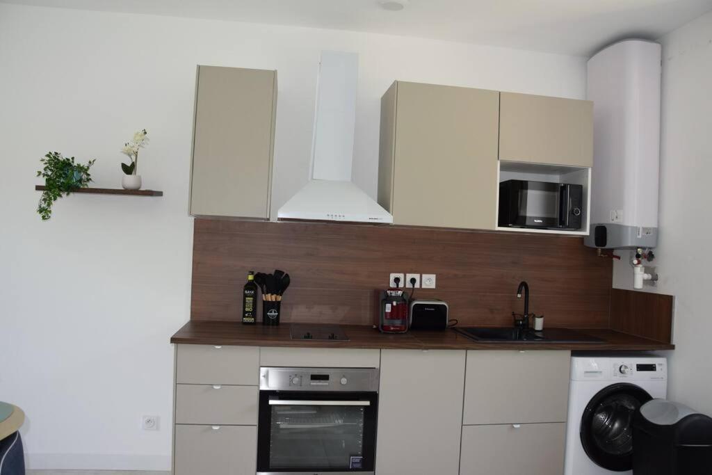 شقة Elegant T2 A Bron, Tramway A 2Min, Box Parking, 4Personnes المظهر الخارجي الصورة